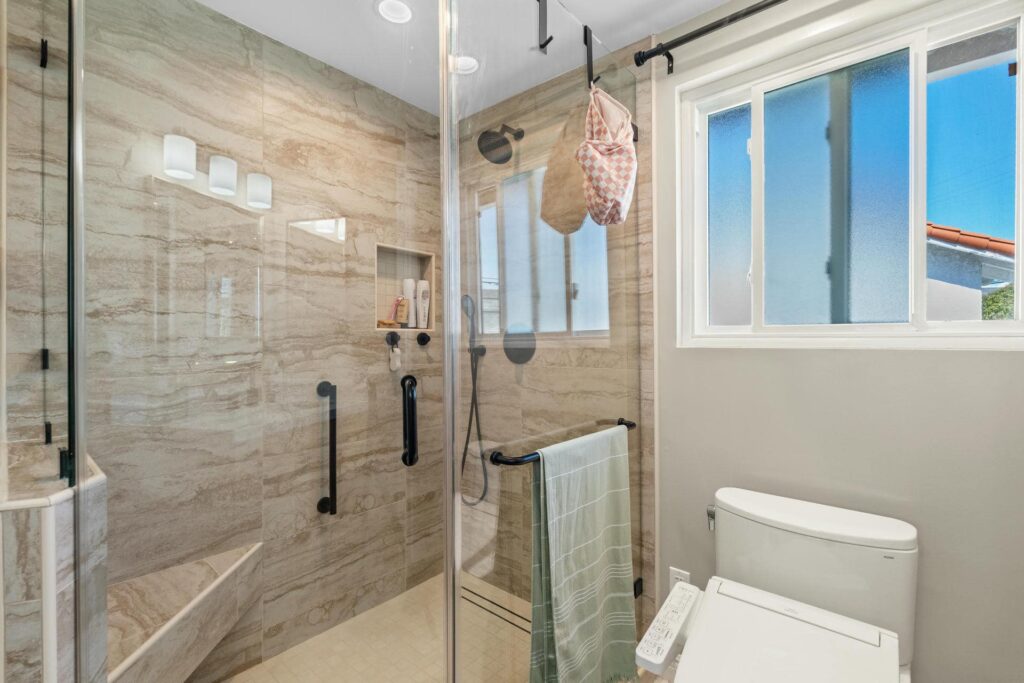 08-23342-Los-Codona-Ave_008