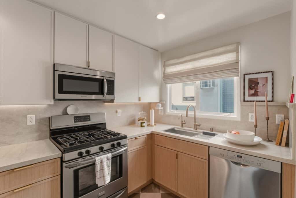 16-1275-n-harper-ave_016_01232026